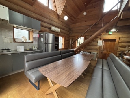 ナラ（貸別荘 こびとの森）