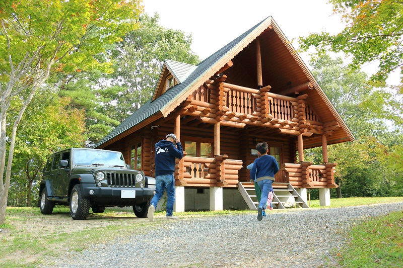 家族旅行でログハウスに泊まる
